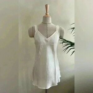 Elegant White Sleeveless Dress